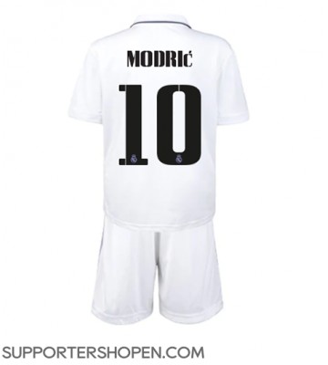Real Madrid Luka Modric #10 Hemmatröja Barn 2022-23 Kortärmad (+ korta byxor)